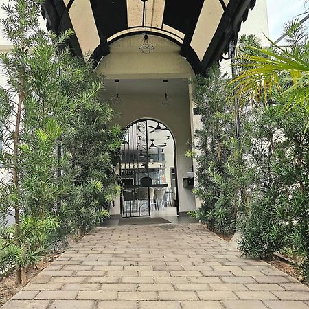 Hotel Oasis-Dream Holidays - La Petite France 샌버나디노 외부 사진