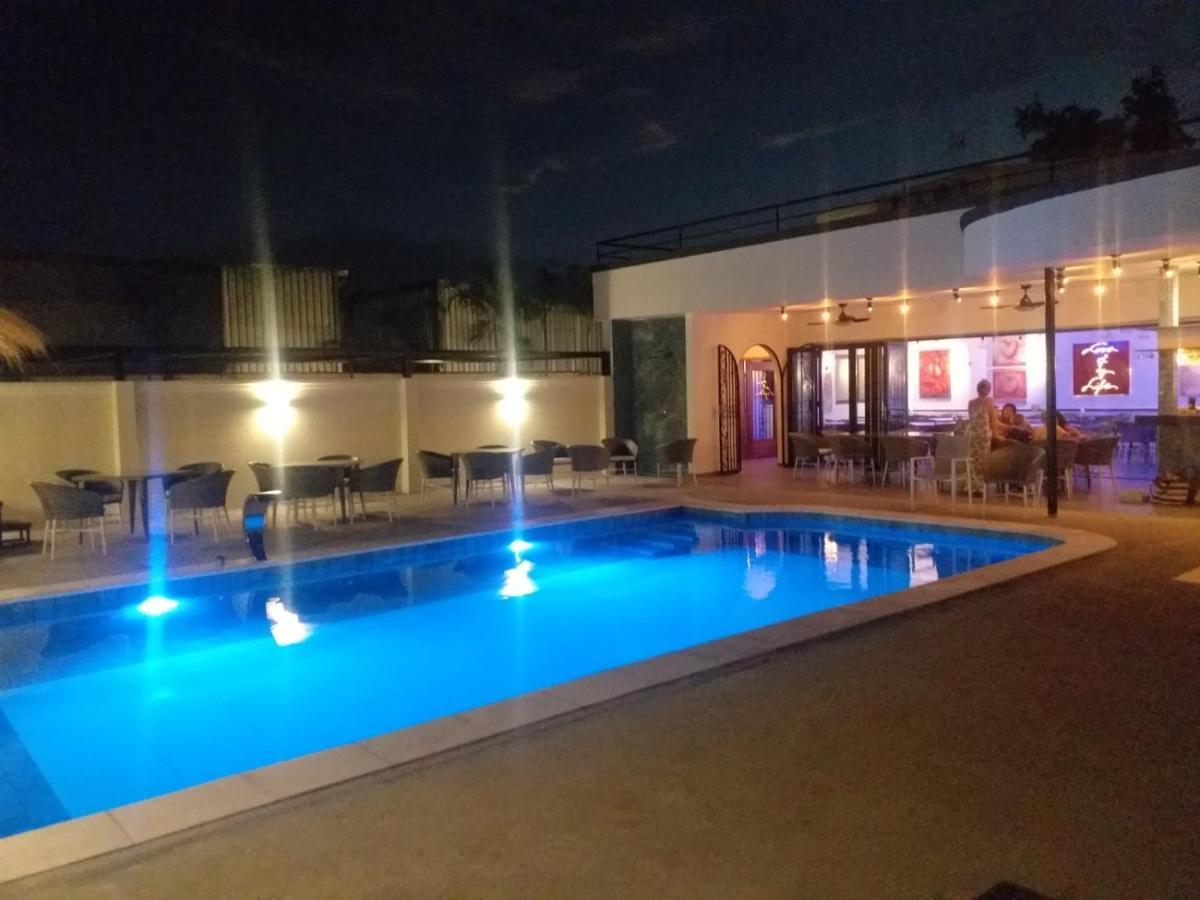 Hotel Oasis-Dream Holidays - La Petite France 샌버나디노 외부 사진