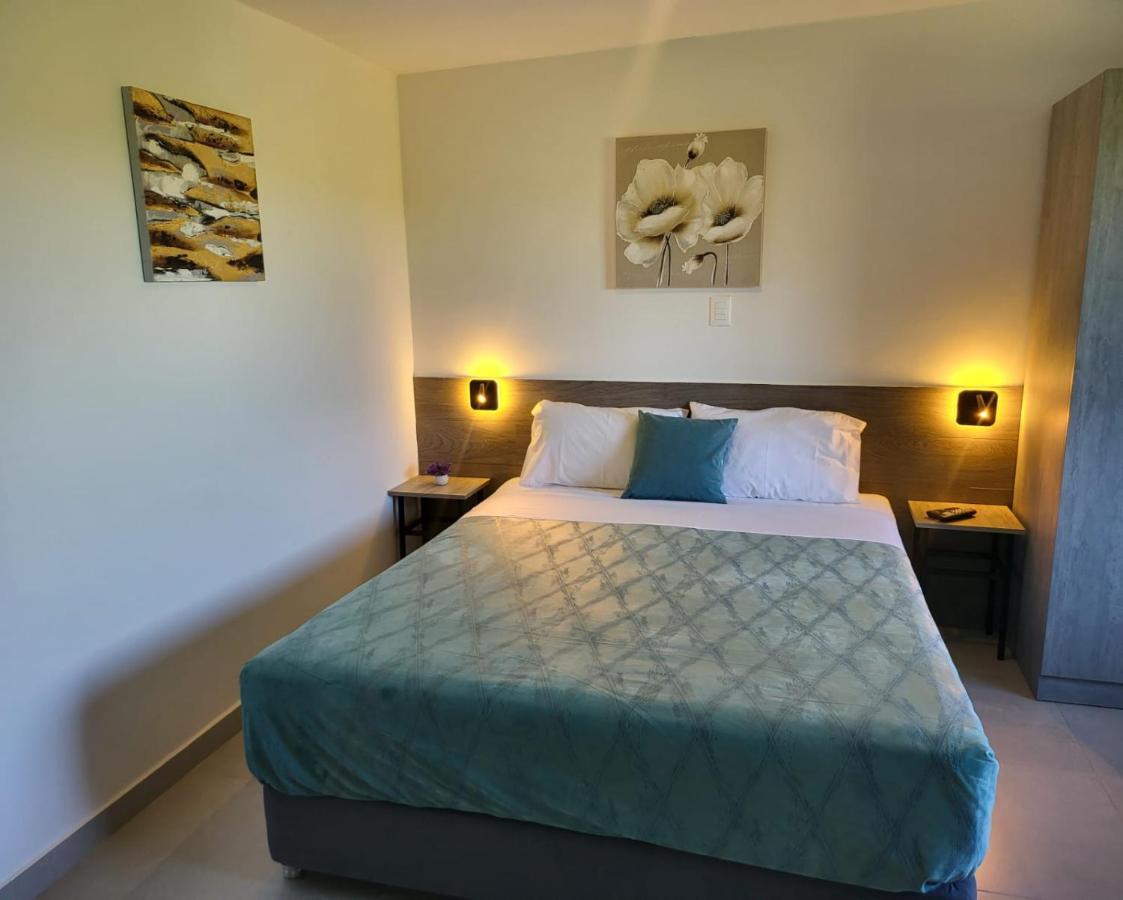 Hotel Oasis-Dream Holidays - La Petite France 샌버나디노 외부 사진
