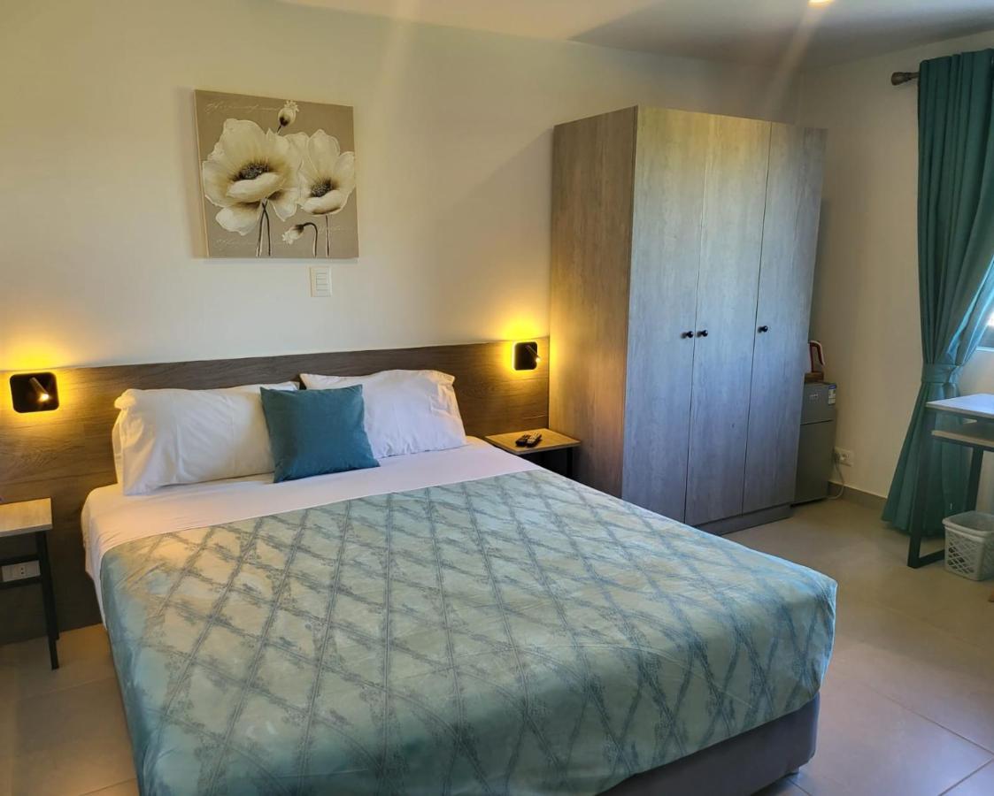 Hotel Oasis-Dream Holidays - La Petite France 샌버나디노 외부 사진