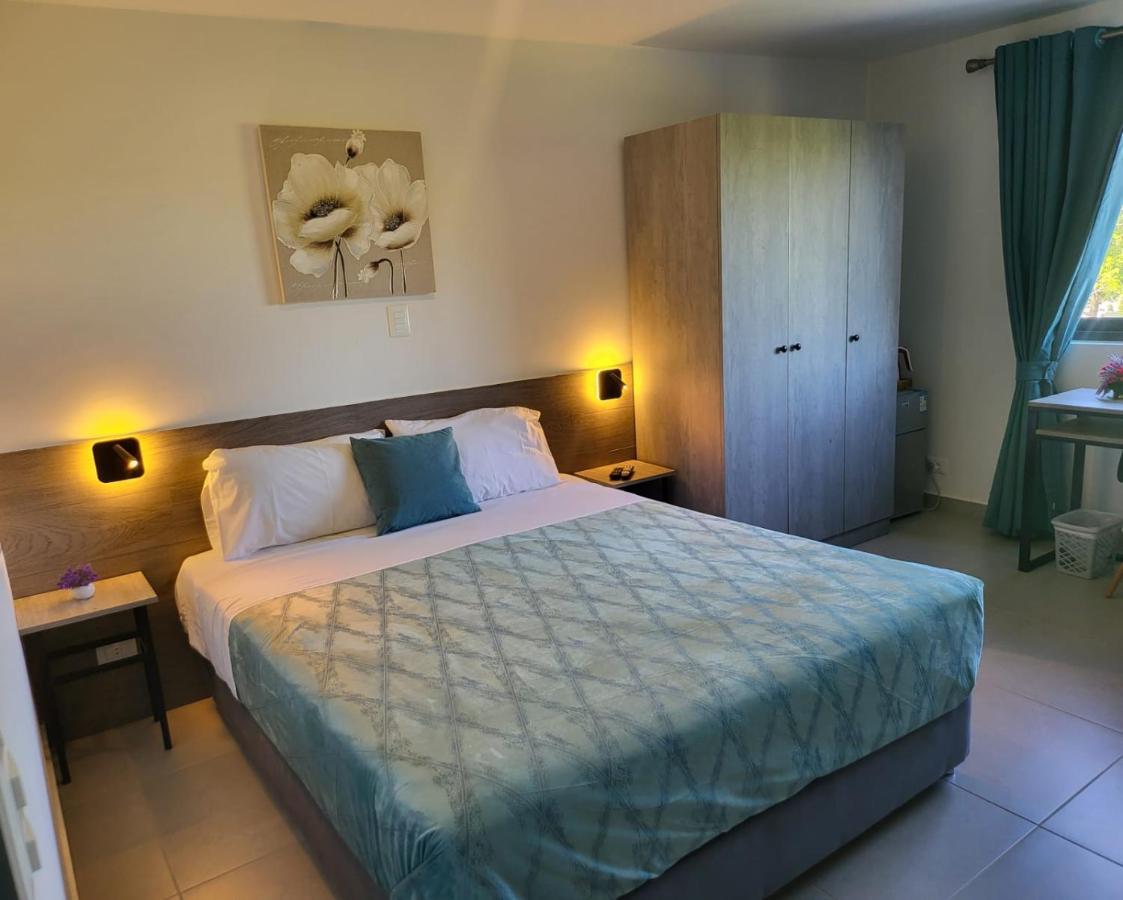 Hotel Oasis-Dream Holidays - La Petite France 샌버나디노 외부 사진
