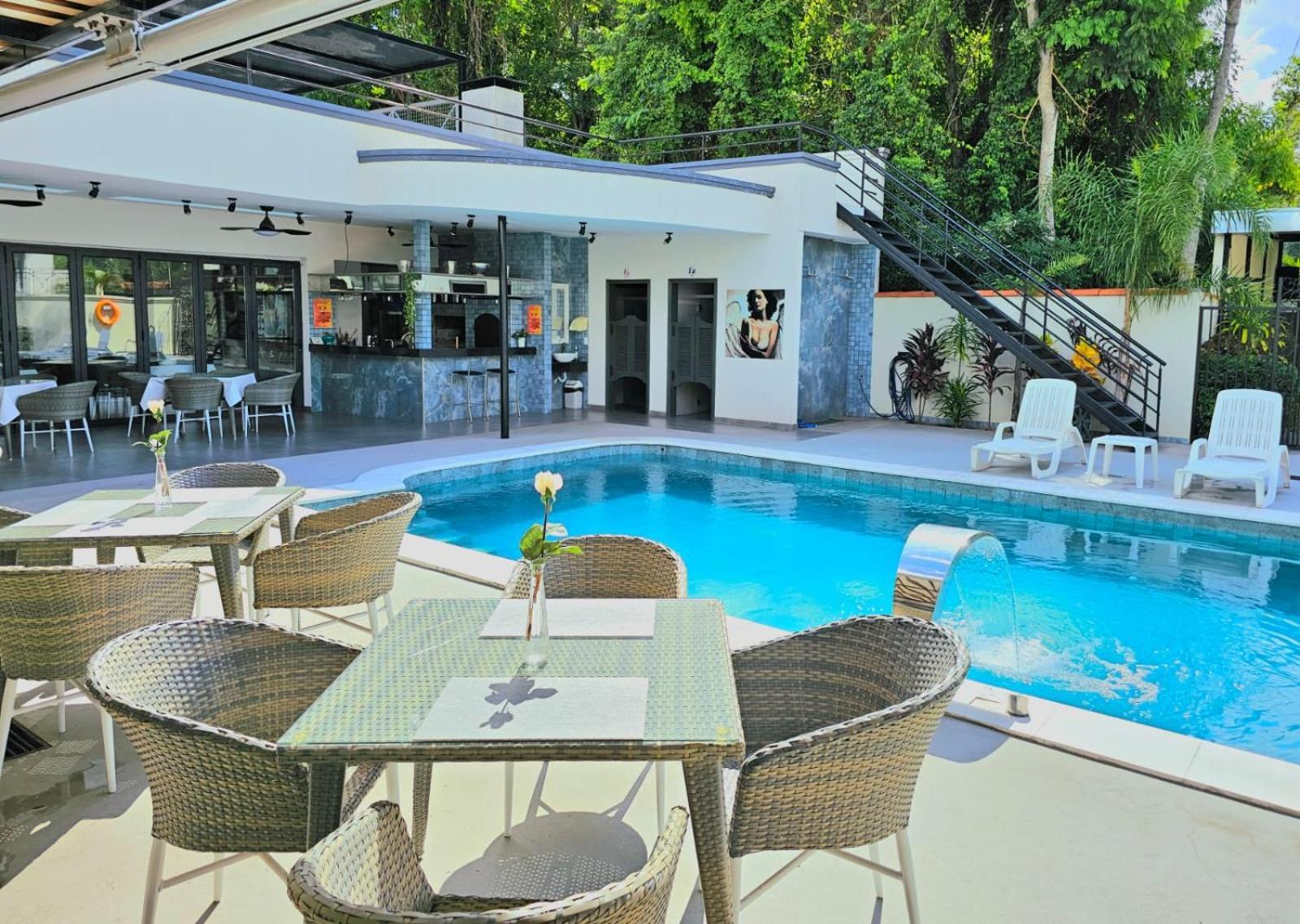 Hotel Oasis-Dream Holidays - La Petite France 샌버나디노 외부 사진