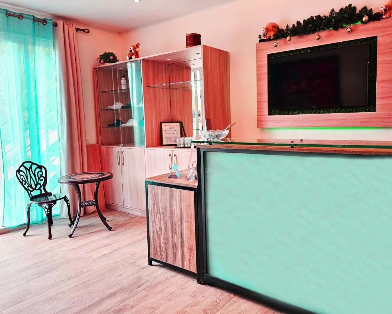 Hotel Oasis-Dream Holidays - La Petite France 샌버나디노 외부 사진