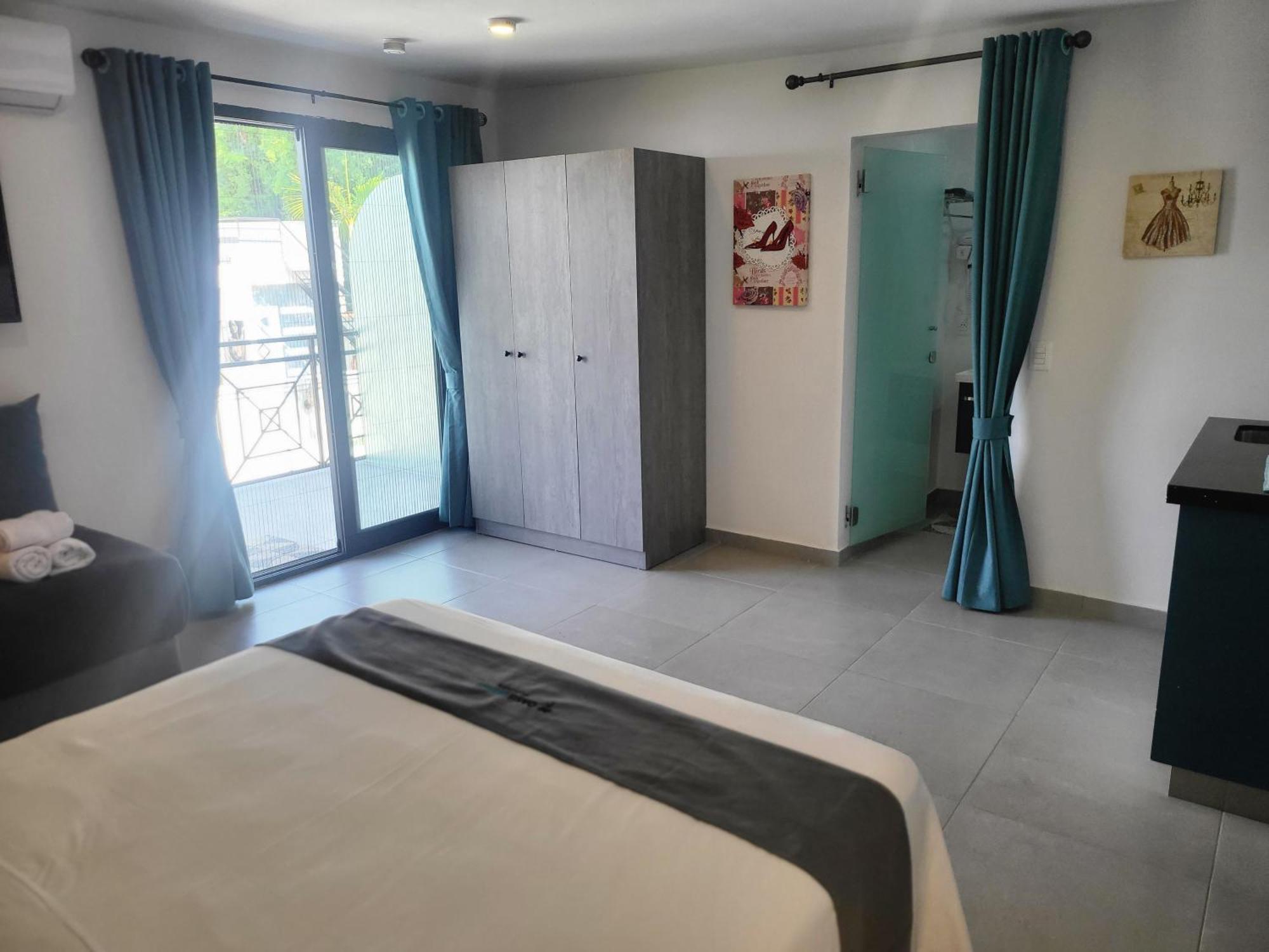 Hotel Oasis-Dream Holidays - La Petite France 샌버나디노 외부 사진