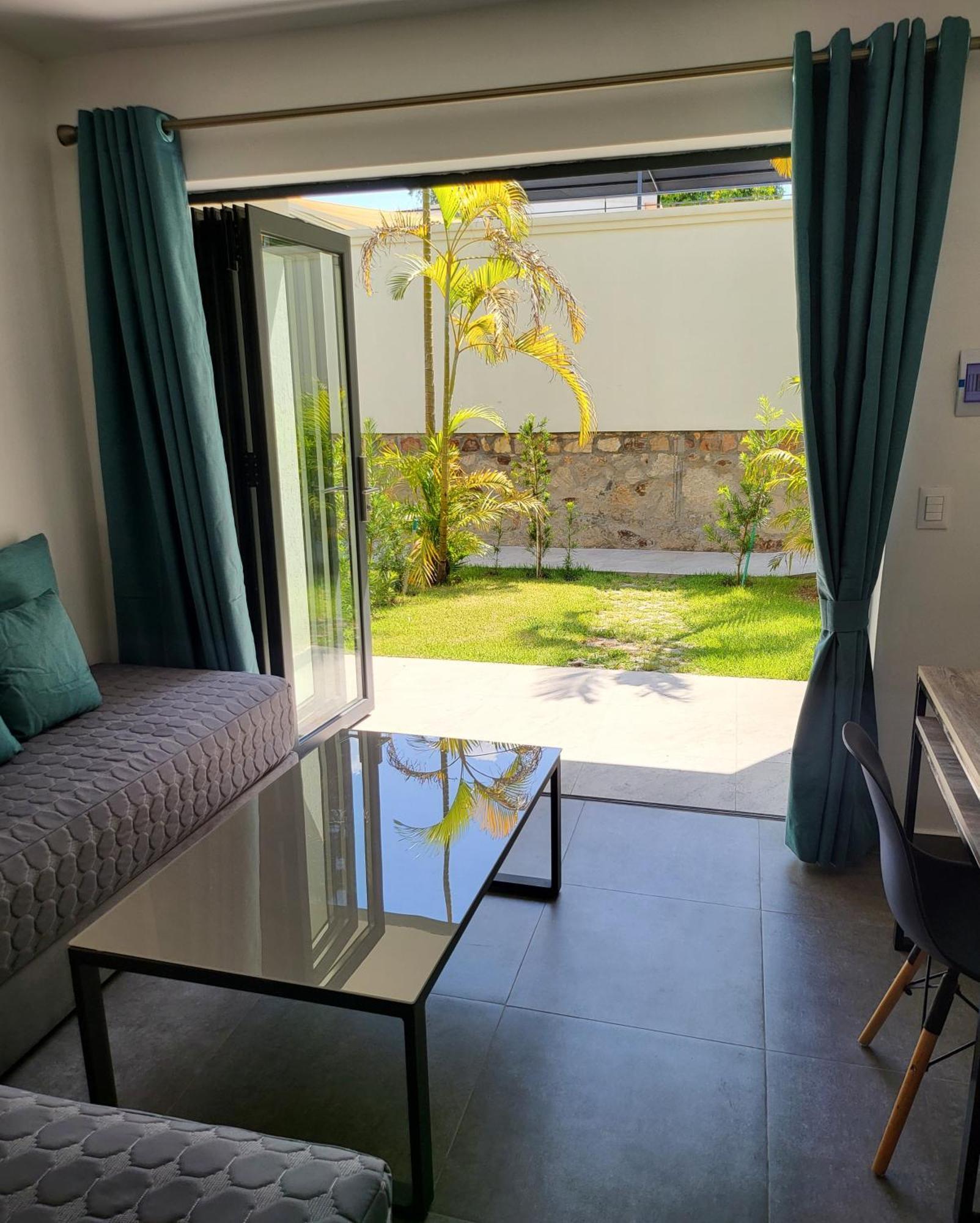 Hotel Oasis-Dream Holidays - La Petite France 샌버나디노 외부 사진
