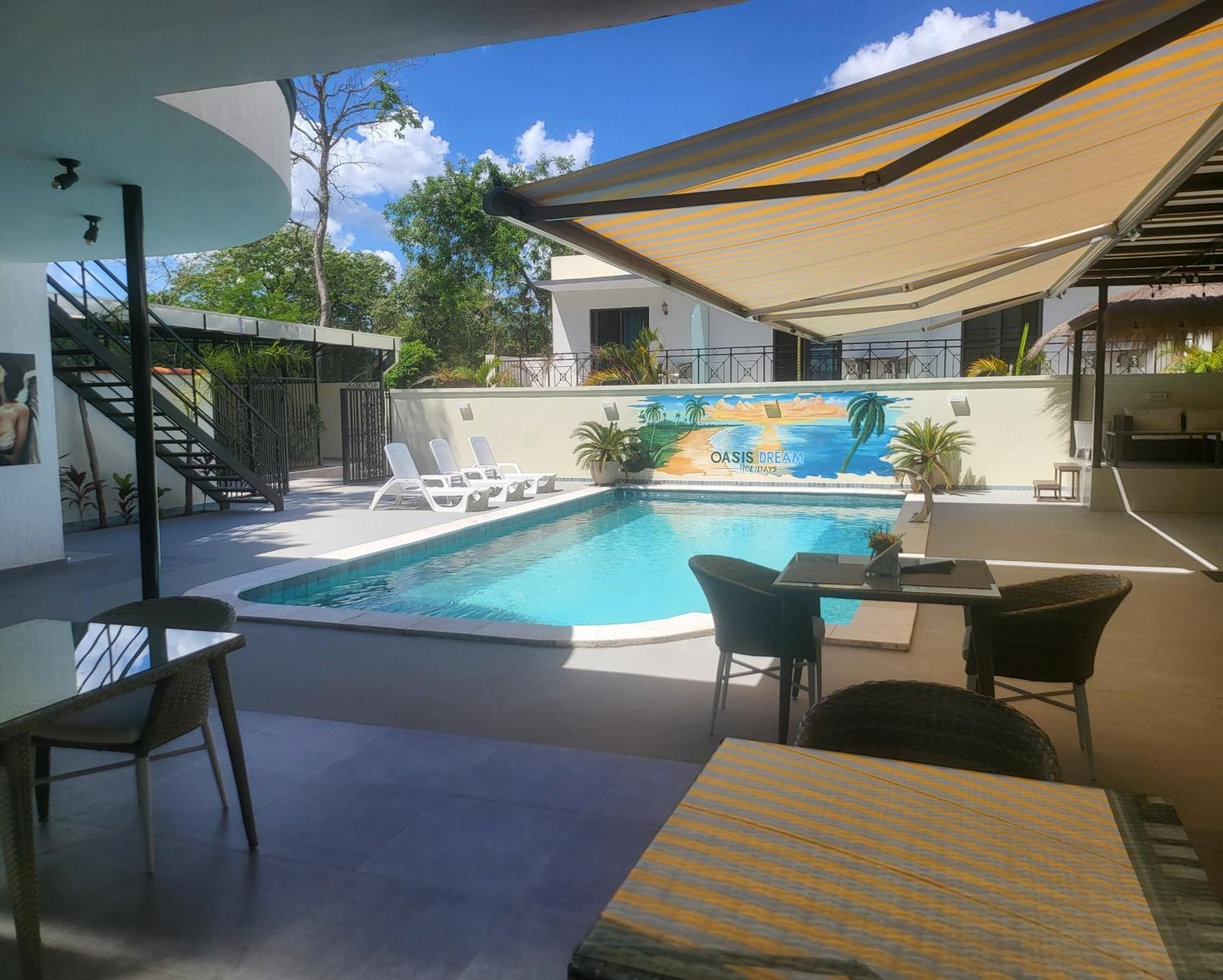 Hotel Oasis-Dream Holidays - La Petite France 샌버나디노 외부 사진