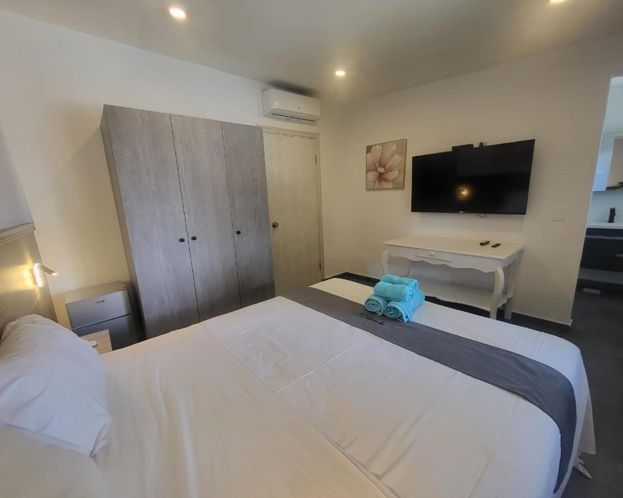 Hotel Oasis-Dream Holidays - La Petite France 샌버나디노 외부 사진