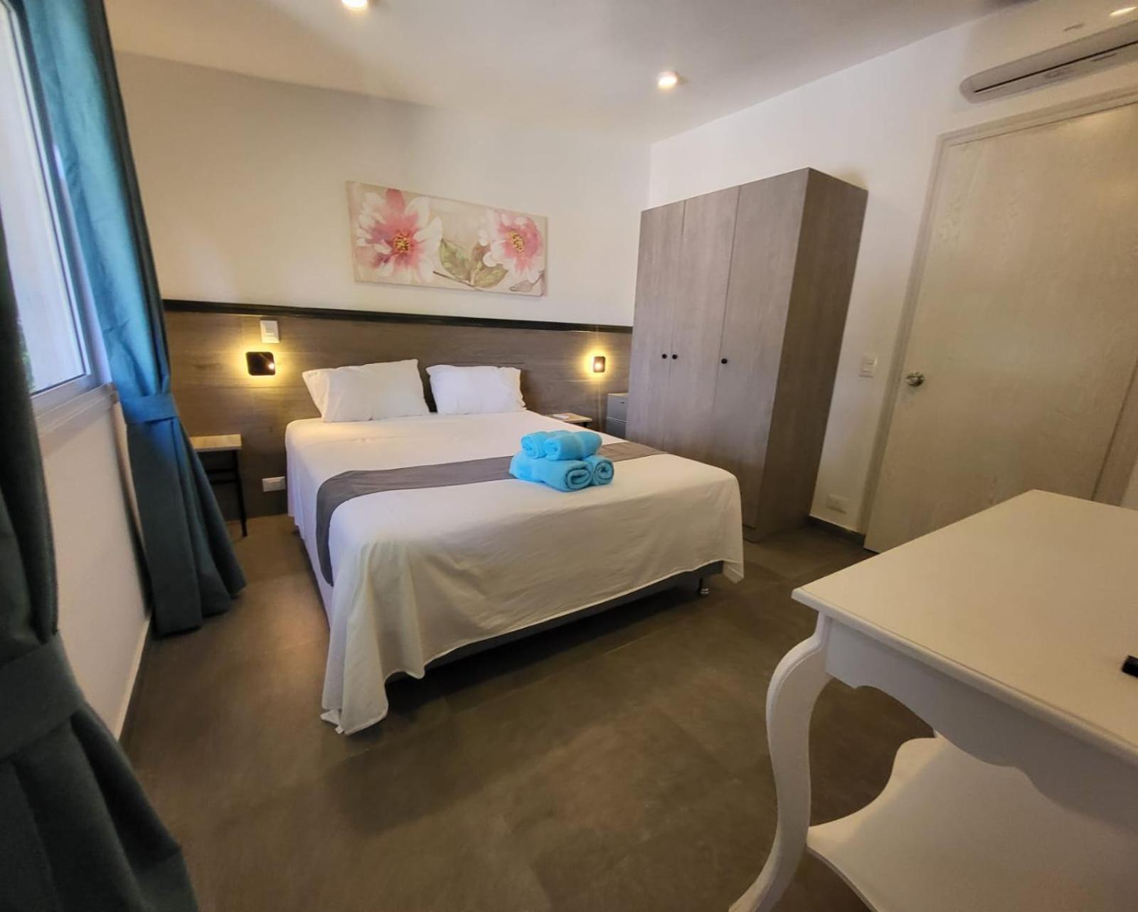 Hotel Oasis-Dream Holidays - La Petite France 샌버나디노 외부 사진