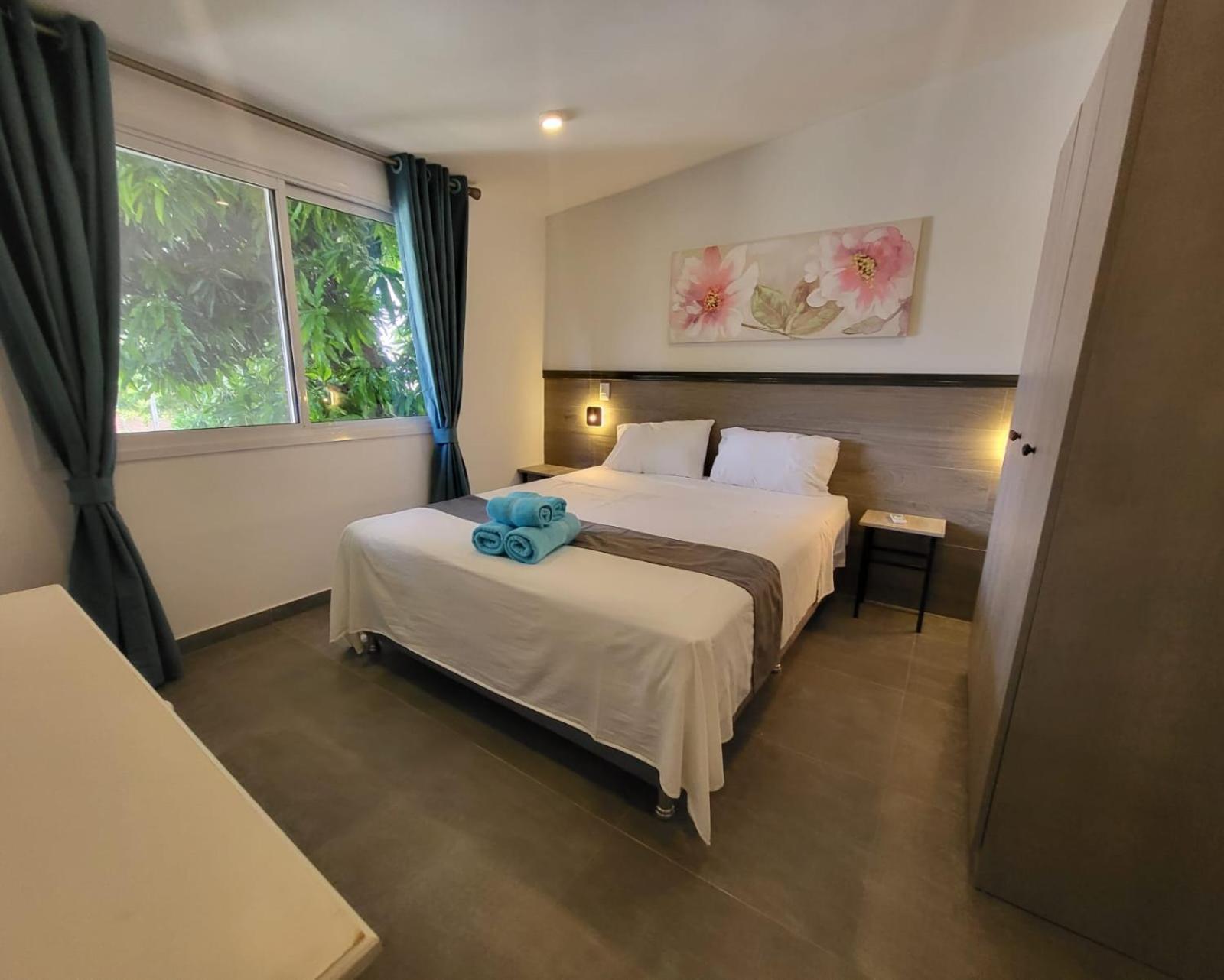 Hotel Oasis-Dream Holidays - La Petite France 샌버나디노 외부 사진